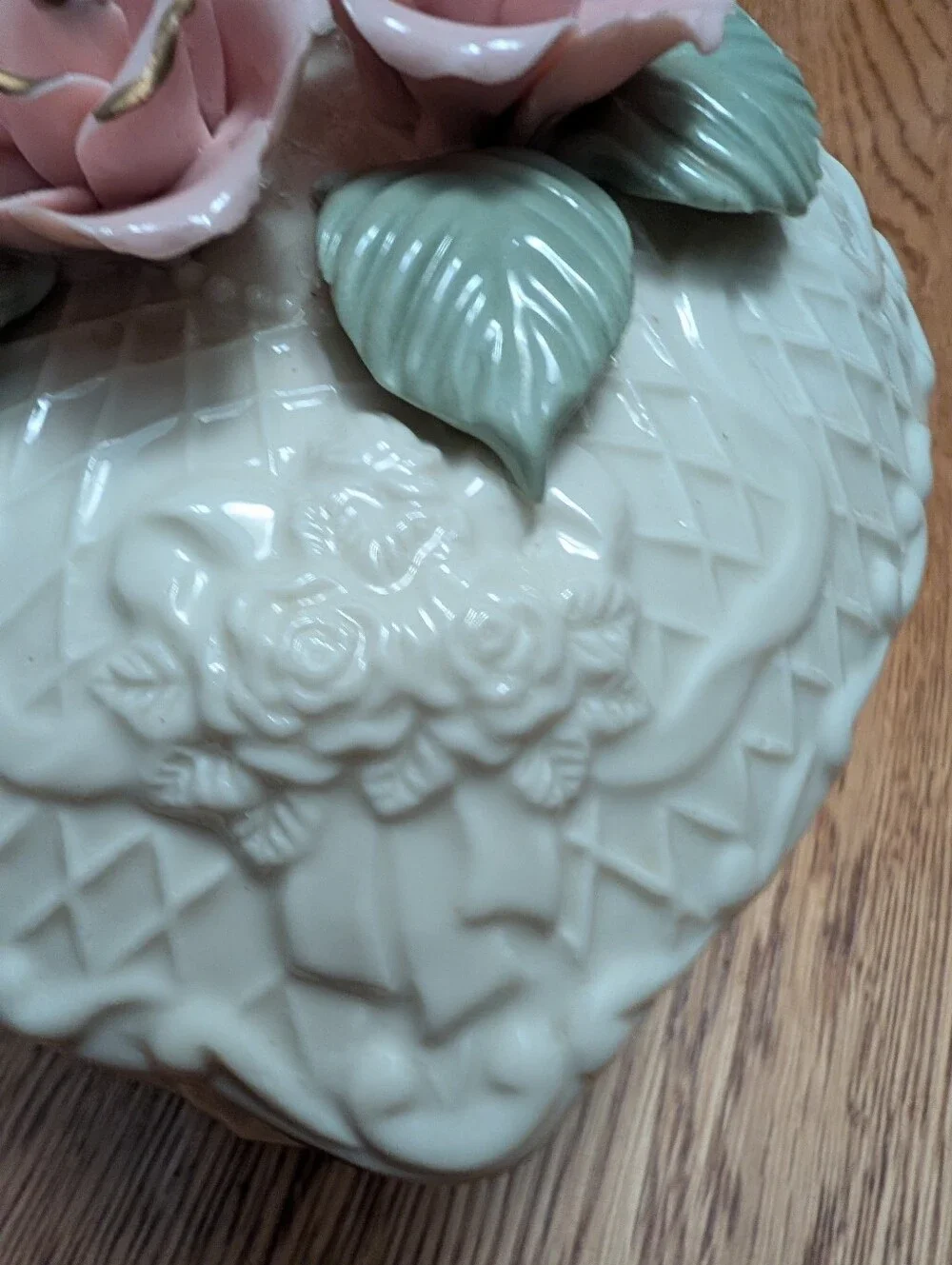 Heart-Shaped Ceramic Trinket Box with Pink Roses & Green Leaves, Quilted Design